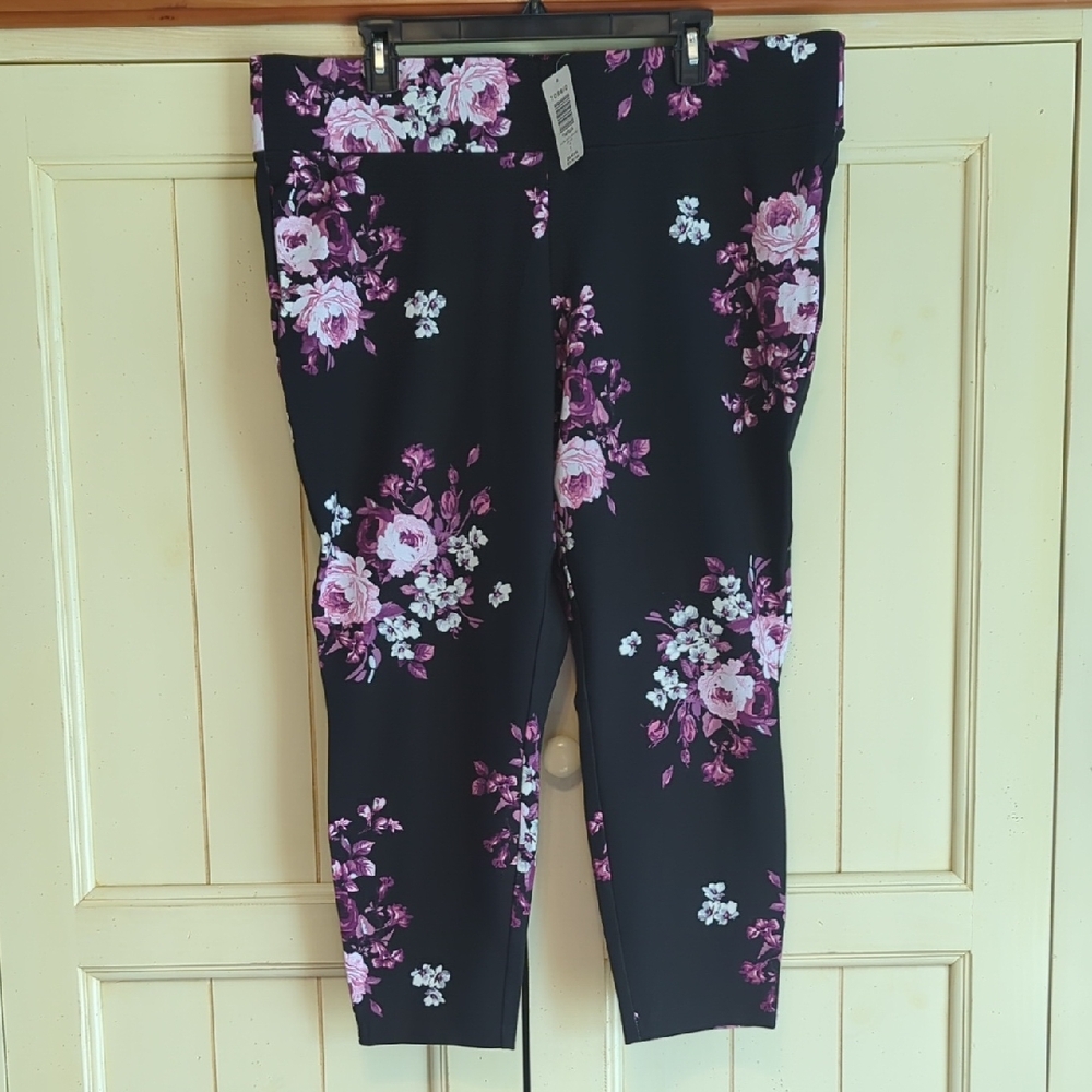 NWT Torrid Black and Pink Floral Ponte Stretch Pull-On Pixie Pants Size 2X